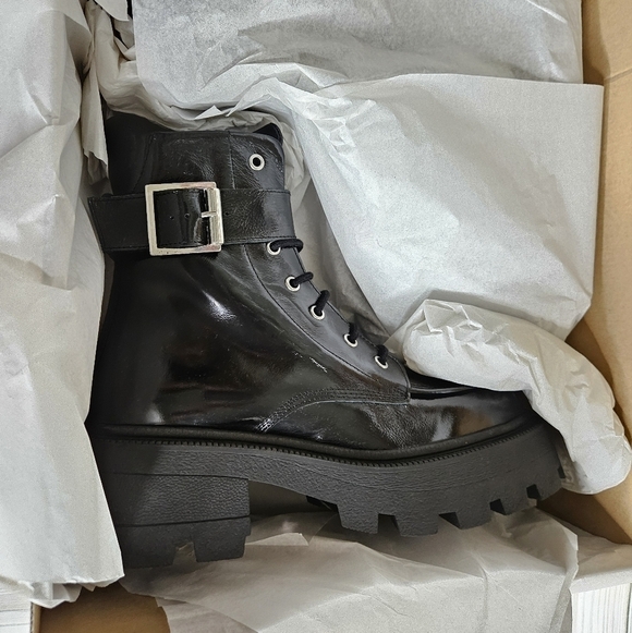 Urban Outfitters Cooperative Tania Buckled Combat Boots in Black Leather NWT - Picture 8 of 10